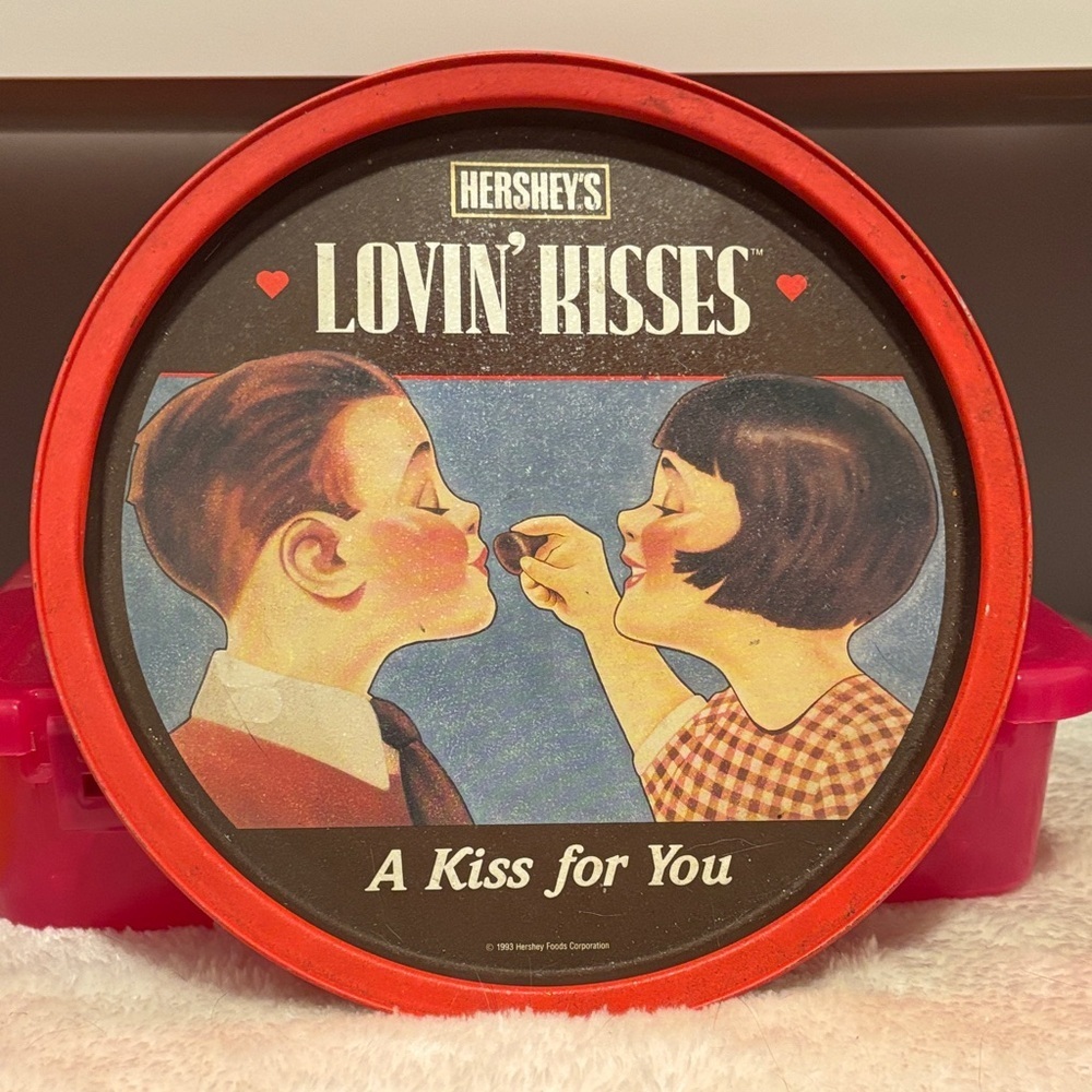 ☘️ BOGO FREE ☘️ Vintage Hershey's Lovin' Kisses Tin 1993 tray